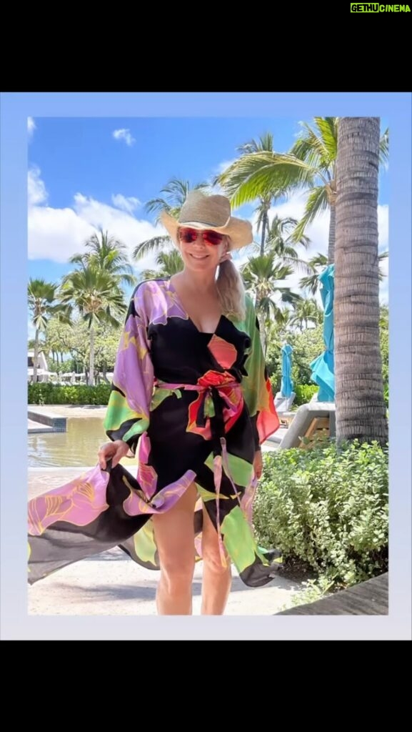 Katherine Kelly Lang Instagram - Thinking back to our trip to Hawaii in July. Such a beautiful place. Praying for Maui and all that they are going through right now 🙏🙏🙏 #sendingloveandlight #kklkaftans