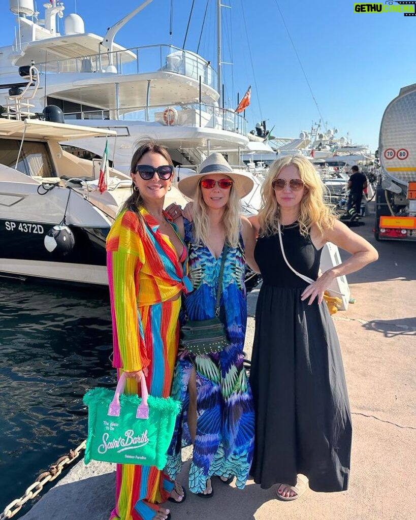 Katherine Kelly Lang Instagram - Off to Capri! Girls day! Yay! @silvanaelmo @ashleyaubra #capri #italy Ashley and I are still waking up lol🤪