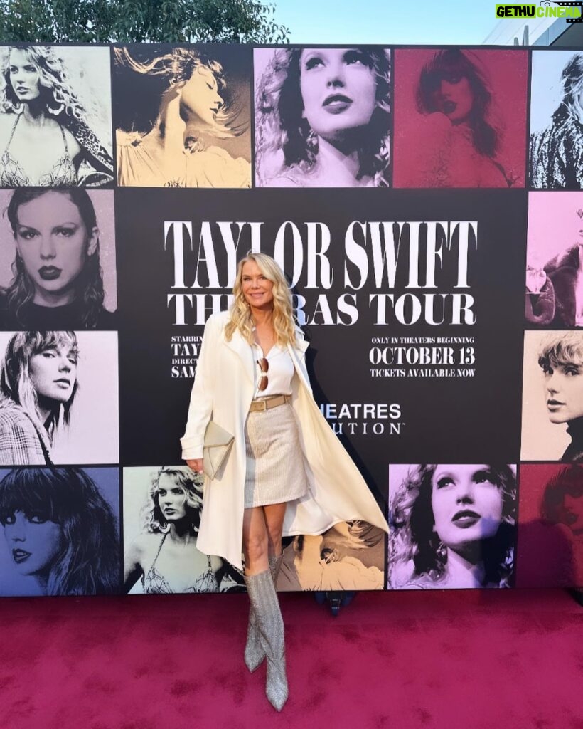 Katherine Kelly Lang Instagram - It was such a treat to go to the world premiere of Taylor Swifts documentary. It was fantastic! I was very impressed with her performance and she is so genuine and down to earth👍❤️💃🥰#erastour #taylorswift #tstheerastourfilm #thegrovela hair by @stephpaugh styled by @jeresa_featherstone