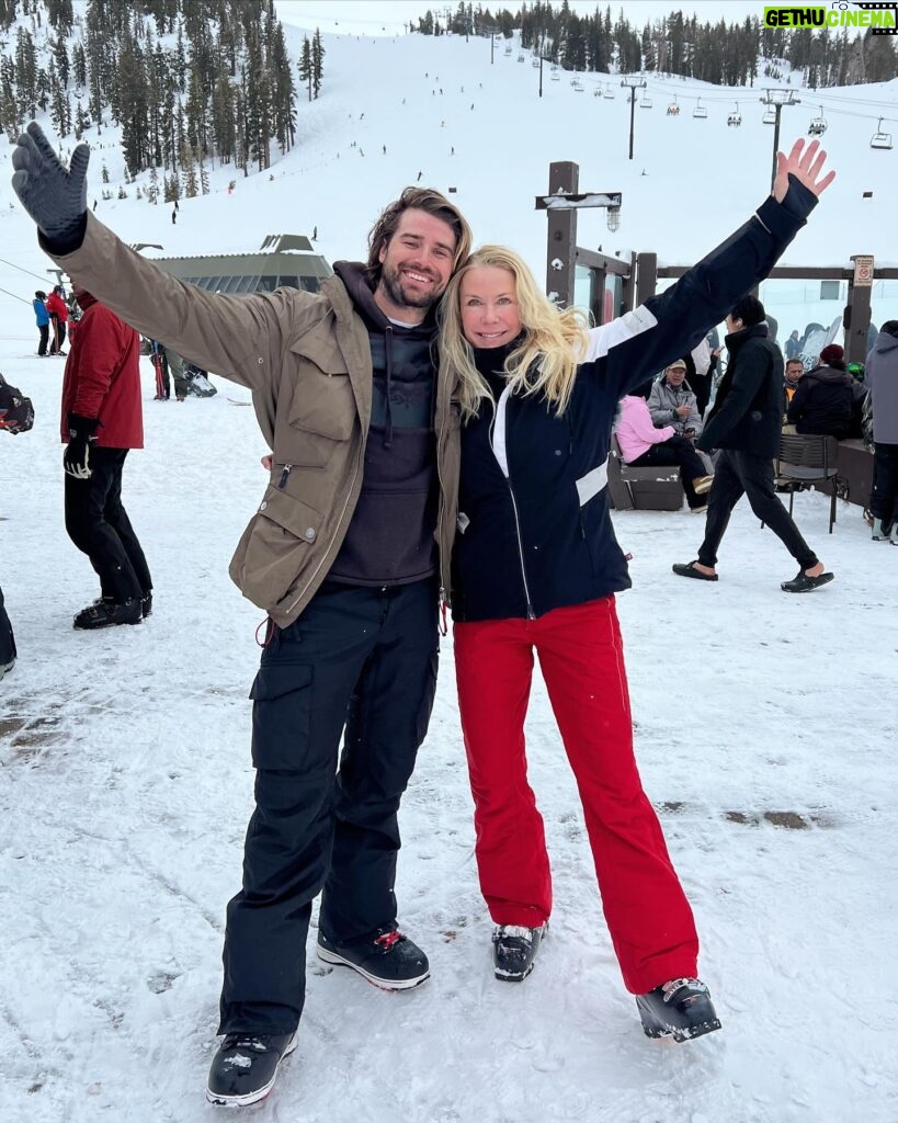 Katherine Kelly Lang Instagram - This is for the “Brooke and Hollis” lovers out there! Wouldn’t it be fun if Brooke bought a cabin in Mammoth? I have great memories of the Big Bear cabin set. Did you love that set as well? boldandbeautifulcbs #boldandbeautifulcbs 🎬🎥 #cbstv #favoriteset #mammothmountain #lovetoski @mammothmountain