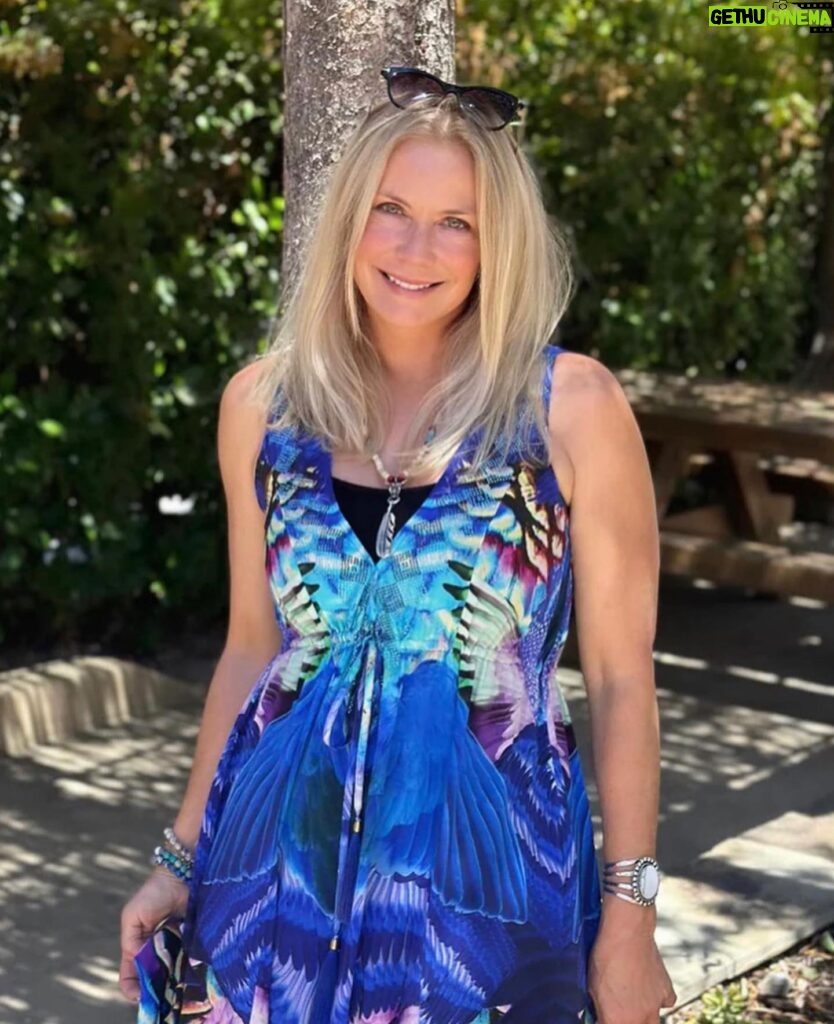 Katherine Kelly Lang Instagram - Enjoying the day wearing a beautiful silk KKL dress. The colors are spectacular and the silk so soft. Take a look at @katherinekellylangkaftans 💙🩵💙🩵💙 #kklkaftans #katherinekellylangkaftans