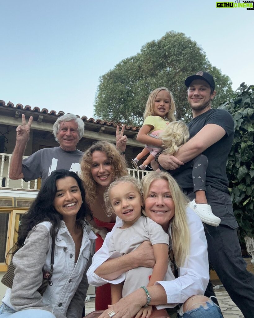 Katherine Kelly Lang Instagram - It’s always so special to have family time! @steven7595 @livnorthmusic @rubiacruz_ @_jeremytho_ @zumadandrea @reignroyaltyrental @reignovertheuniverse