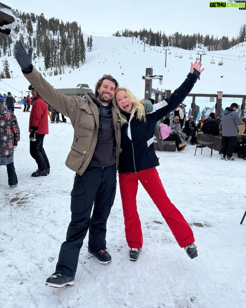 Katherine Kelly Lang Instagram - This is for the “Brooke and Hollis” lovers out there! Wouldn’t it be fun if Brooke bought a cabin in Mammoth? I have great memories of the Big Bear cabin set. Did you love that set as well? boldandbeautifulcbs #boldandbeautifulcbs 🎬🎥 #cbstv #favoriteset #mammothmountain #lovetoski @mammothmountain