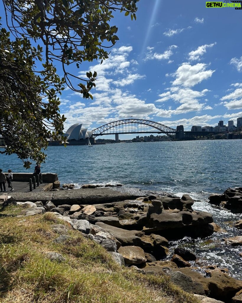 Katherine Kelly Lang Instagram - 4 mile run and what a view! This view never gets old! I enjoy it immensely every time I am here. #sydneyaustralia #sydneyoperahouse #sydneyharbourbridge