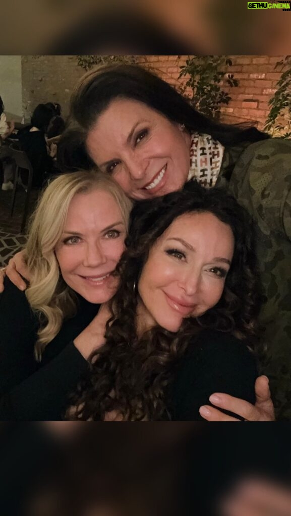 Katherine Kelly Lang Instagram - What a fun evening Friends , laughs and pizza in Hollywood 🇮🇹🥂😀 @katherinekellylang @kimberlin_brown @lucariemma @mauroborrellifilm #SofiaMilos #actors #producers #director #italian #italianamerican #italianamericanactor #friends #fun #pizza #hollywood @damichelebcn