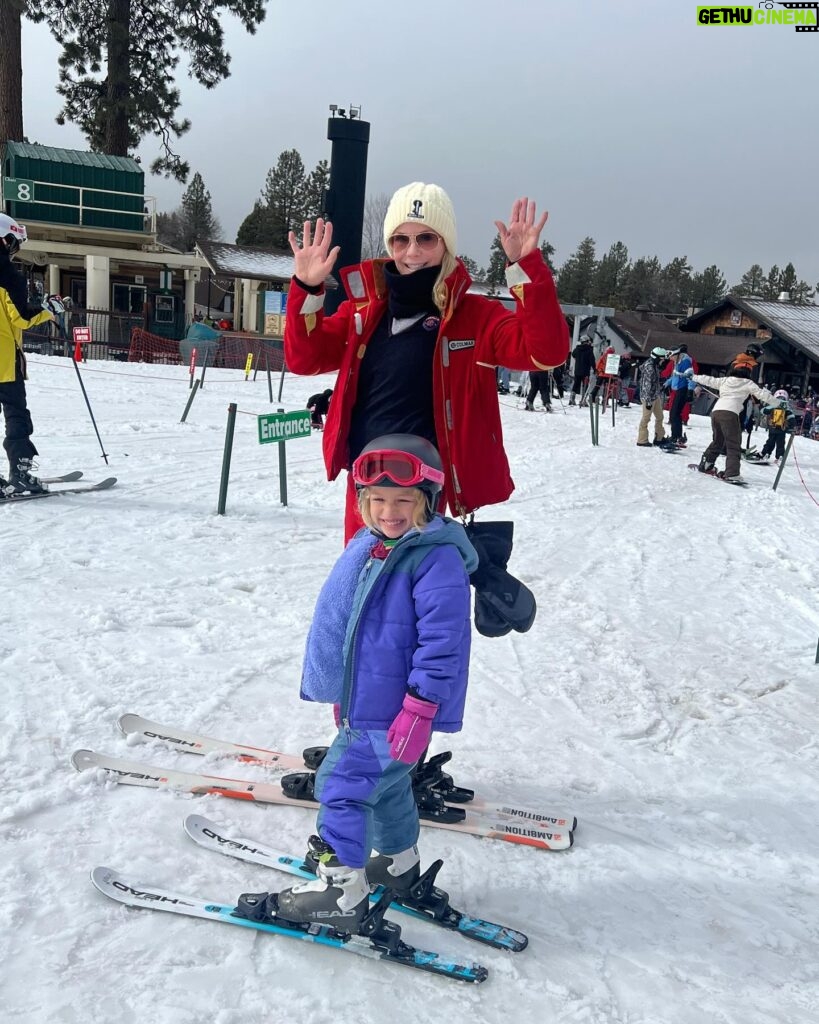 Katherine Kelly Lang Instagram - It was a fun ski day! It been my dream for awhile to get my granddaughter skiing! She took a lesson in the morning with @ashleyaubra son Hayden and then in the afternoon they skied with us! First time skiing for Zuma and Hayden!! I am so proud of them! And thanks for @caseykas and @hayley_bert and @ashleyaubra for making the day amazing.