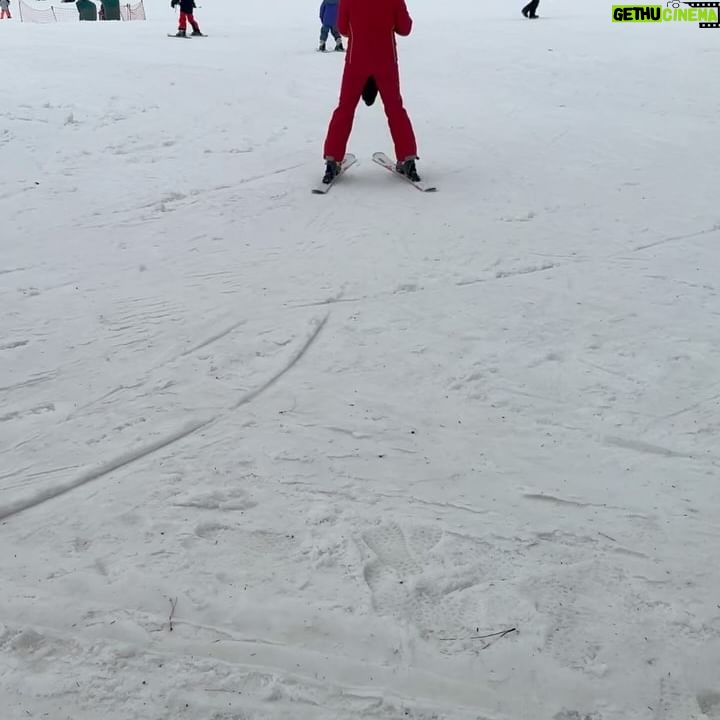 Katherine Kelly Lang Instagram - It was a fun ski day! It been my dream for awhile to get my granddaughter skiing! She took a lesson in the morning with @ashleyaubra son Hayden and then in the afternoon they skied with us! First time skiing for Zuma and Hayden!! I am so proud of them! And thanks for @caseykas and @hayley_bert and @ashleyaubra for making the day amazing.