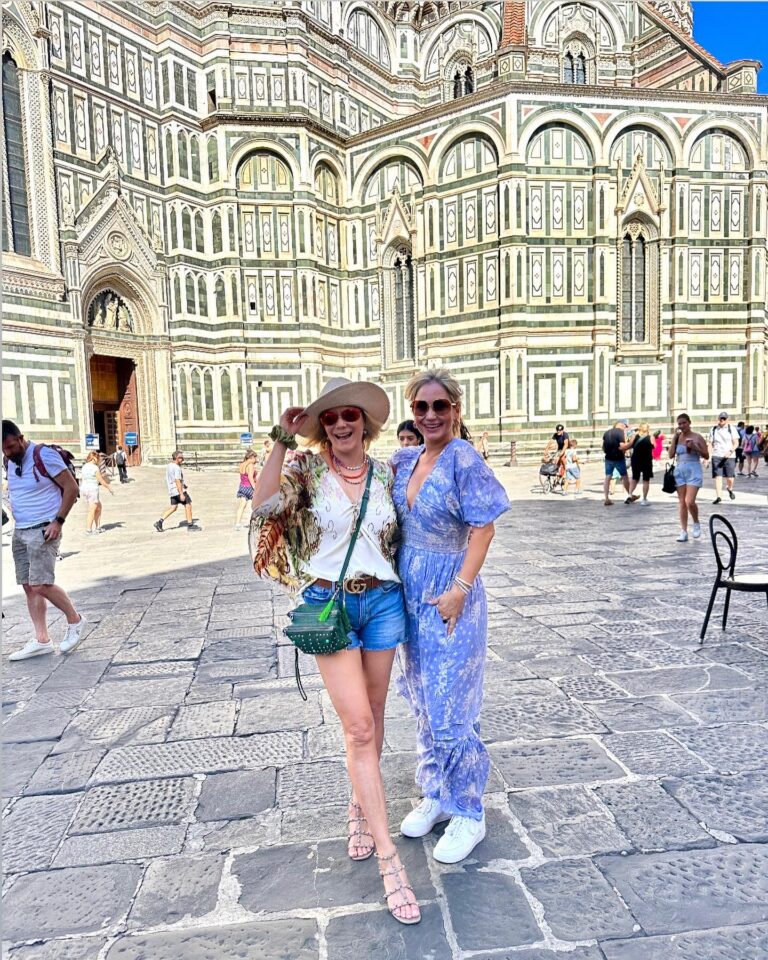 Katherine Kelly Lang Instagram - Ashley and I have been enjoying Florence! Such a beautiful city! #firenze🇮🇹 @ashleyaubra