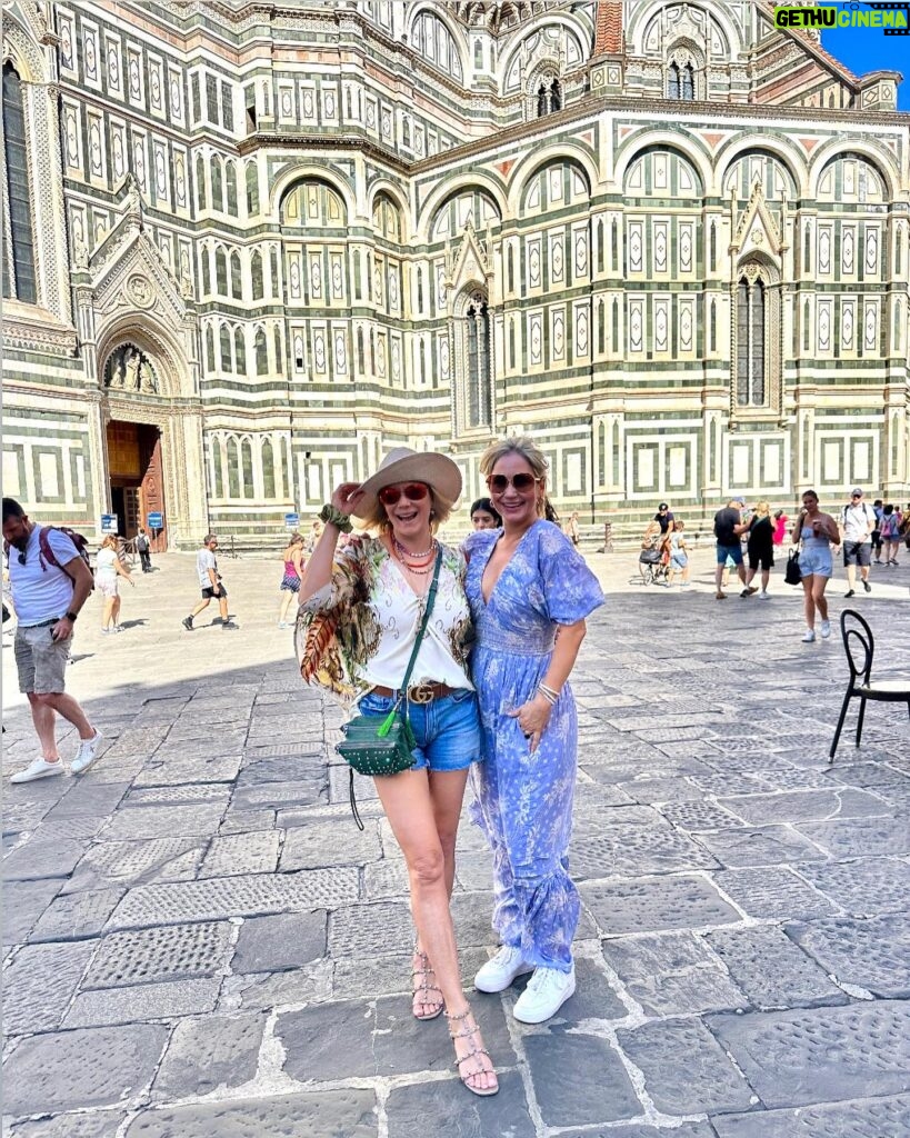 Katherine Kelly Lang Instagram - Ashley and I have been enjoying Florence! Such a beautiful city! #firenze🇮🇹 @ashleyaubra