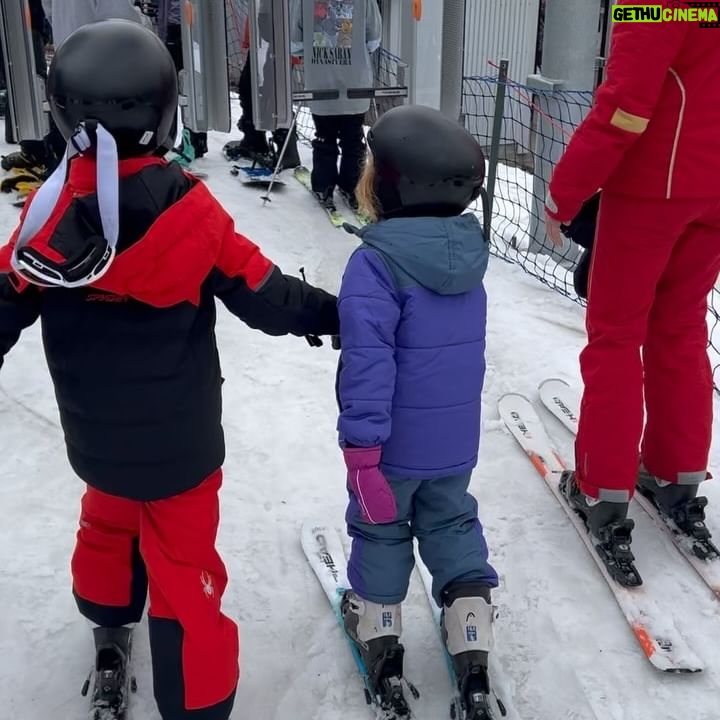 Katherine Kelly Lang Instagram - It was a fun ski day! It been my dream for awhile to get my granddaughter skiing! She took a lesson in the morning with @ashleyaubra son Hayden and then in the afternoon they skied with us! First time skiing for Zuma and Hayden!! I am so proud of them! And thanks for @caseykas and @hayley_bert and @ashleyaubra for making the day amazing.