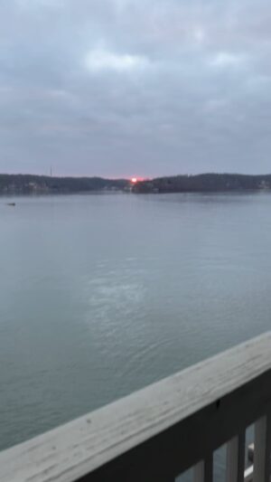 Kathleen Madigan Instagram - ☀️🌊.
.
#sunrise #friday #lakeoftheozarks