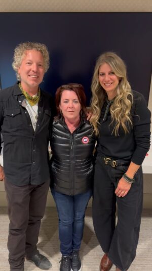 Kathleen Madigan Instagram - Research Assistants & bff’s reporting for duty🍻.
.
#scottsdale #talkingstick #bffs #saturday #drinkswellwithothers #daxxnielsen #cheaptrick #nielsentrust #drummer #vikings #kathleenmadigan #madiganspubcast