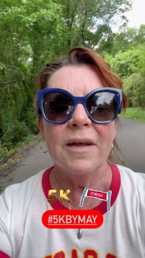 Kathleen Madigan Instagram - In Nashville walkin’ for Bears 🐻🐻.

Get out before the end of May & support my friends @bertkreischer @seguratom @leeannkreischer @2bears5k 🎉🚶🚶‍♀️🚶‍♂️.

#2bears #2bears1cave #2bears5k #netflixisajokefest #tuesday #5kbymay