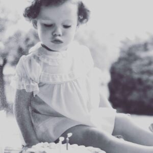 Kathleen Robertson Instagram - Thank you for all the birthday wishes. Feel so loved. 3,2,1 and..... 🎂