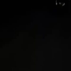 Kathrin Fricke Instagram - Bin in Norwegen. Hier gibt es: Schnee, Nordlichter, Schnee, noch mehr Schnee, Straßen mit Schnee, Berge mit Schnee und Hügel mit Schnee. Und Schnee-Mäuschen! FUN FACT: In Norwegen kostet ein Schlitten weniger als ne Packung Bacon 🥓🥶