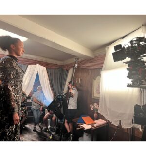 Kathryn Drysdale Instagram - @bridgertonnetflix #bts this and that 🫶🏽 @shondaland @netflix #bridgerton