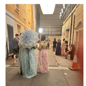 Kathryn Drysdale Instagram - @bridgertonnetflix #bts this and that 🫶🏽 @shondaland @netflix #bridgerton
