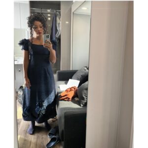 Kathryn Drysdale Instagram - @bridgertonnetflix #bts this and that 🫶🏽 @shondaland @netflix #bridgerton