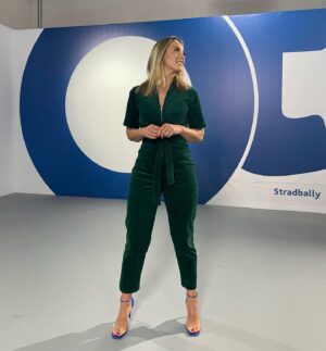 Kathryn Thomas Instagram - Corduroy green Jumpsuit anyone? 
Would have never thought so but love it 😍 from @andotherstories 
Altered by @thezipyarddublin2 
Styled by @clementinemacneice 
Hair @normajeanhair 
Make up @dearbhlamakeupartist 
@rteoperationtransformation