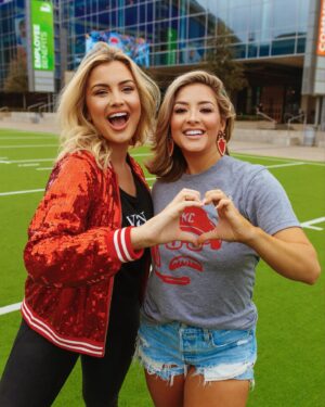 Kathryn Dunn Instagram - super bowl sunday is for the girls 🏈🎀 @livelovegameday 

#superbowl #superbowllviii #swifties #kansascitychiefs #chiefs