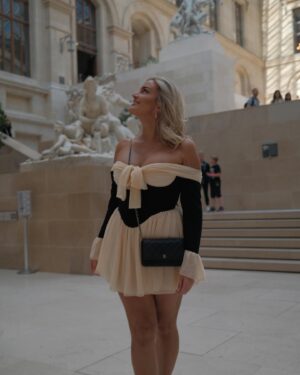 Kathryn Dunn Instagram - there’s new stunning art exhibit at the louvre- it’s ✨me✨

#thelouvre #louvre #louvremuseum #paris #parisfrance