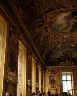 Kathryn Dunn Instagram - there’s new stunning art exhibit at the louvre- it’s ✨me✨

#thelouvre #louvre #louvremuseum #paris #parisfrance