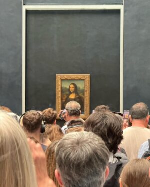 Kathryn Dunn Instagram - there’s new stunning art exhibit at the louvre- it’s ✨me✨

#thelouvre #louvre #louvremuseum #paris #parisfrance