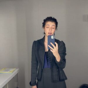 Katie Findlay Instagram - ⁣Boy howdy it’s television. Tonight is a flashback episode with beautiful photography, beautiful stories and my extremely beautiful co-workers being renaissance paintings without trying. 
⠀
⠀
Also whatever is happening in that penultimate shot should be more of the show.⠀
⠀
⠀
@thecwwalkerindependence @thecw @cbstvstudios