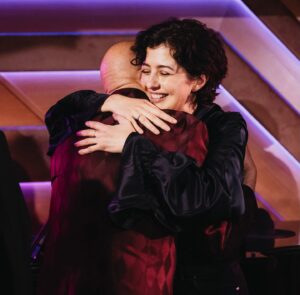 Katie Findlay Instagram - ⁣When your own personal absinthe fairy (@masonalexanderpark) invites you to sing with a Legend (@mikegarson) and a room of artists you’re floored to be onstage with. Singing Hedwig with Hedwig is a gift to my heart❤‍🔥 Thank you for having me in wonderland. I’m still stunned. 
⠀
⠀
@michelleshiers 📸 ⠀
⠀
⠀
⁣@thesunrosemusic⠀