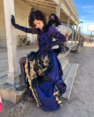 Katie Findlay Instagram - Small @thecwwalkerindependence costuming dump so we can talk about how @moontoy is a galaxy brain genius. (I know these are all “costumes in motion” shots Marian, don’t kill me) 📸 : @ashguz
