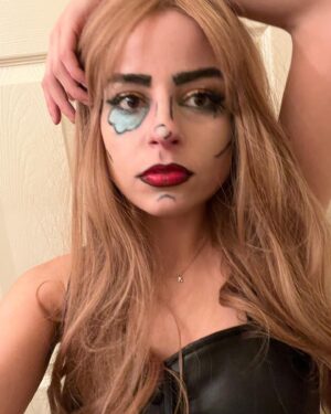 Katie Sarife Instagram - Pop art. Pop off. Pop culture. Pop corn. Pop goes the weasel.  Pop rockets.. keep it goin 👻