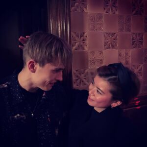 Katie Leung Instagram - Met the beaut geordie hufflepuff @sam_fender last night who does a better Scottish accent than me and THE best Limmy impression. 🏴󠁧󠁢󠁳󠁣󠁴󠁿 Posting this so he remembers to get me a ticket for his gig in Brixton next year. Cool can’t wait thanks new friend ❤️✌️🎶