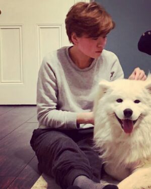 Katie Leung Instagram - Picking little fluff off a big fluff @bao_the_cloud 🏴󠁧󠁢󠁳󠁣󠁴󠁿 #home