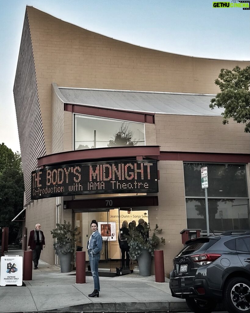 Katie Lowes Instagram - @iamatheatre time! #thebodysmidnight @bostoncourtpasadena