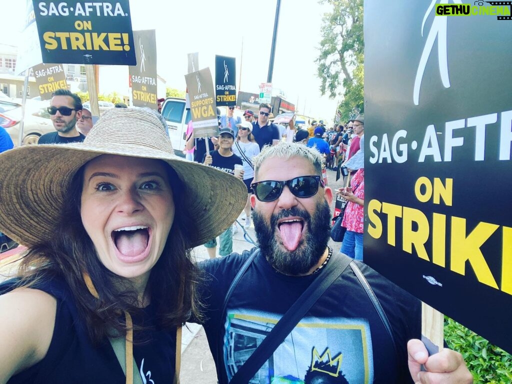 Katie Lowes Instagram - It’s G!!!!!!!!! 👅❤️✊🏻 #sagaftrastrike #unionstrong