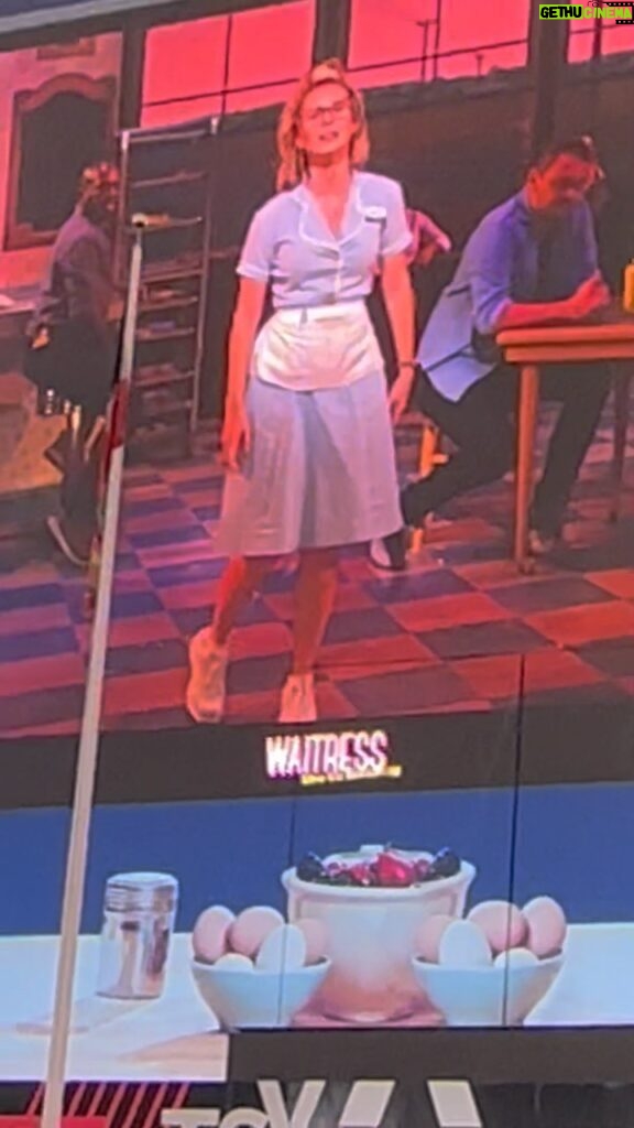 Katie Lowes Instagram - DAWN!!! @caithoula is SO GOOD. @waitressmusical in @timessquarenyc, @tribeca & @tsxentertainment!