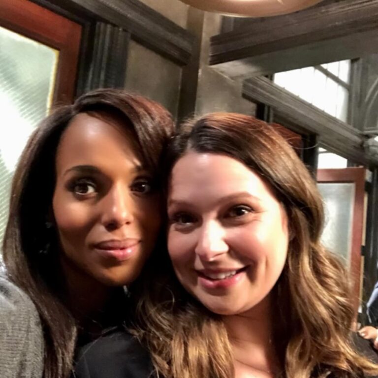 Katie Lowes Instagram - NEW EPISODE!! The one, the only: @kerrywashington joins us on #unpackingthetoolbox in today’s episode! @shondaland @iheartpodcast @guillermodiazreal #OverACliff