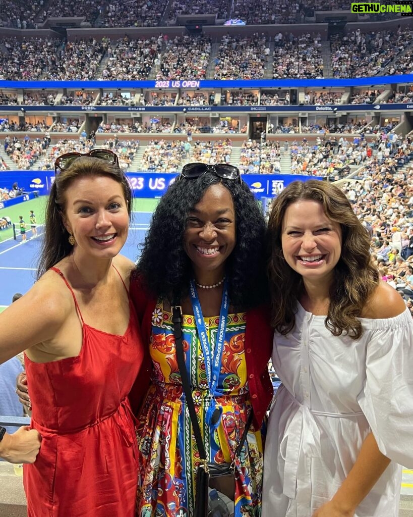 Katie Lowes Instagram - Who knew?! I love tennis so much. Some of the most fun I’ve ever had. Mom, I get it now. #USOpen p.s. Adam’s outfit 😂