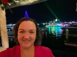 Katie Porter Instagram - Merry Christmas! I’ve been enjoying the holiday season around Orange County—including a stop at the 115th Newport Beach Christmas Boat Parade. Wishing you and your loved ones a joyous and festive holiday!