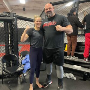 Katlyn Chookagian Instagram - great rounds with @shawstrength 

he’s stronger than he looks 💪🏽