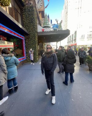 Katlyn Chookagian Instagram - Big Christmas girl