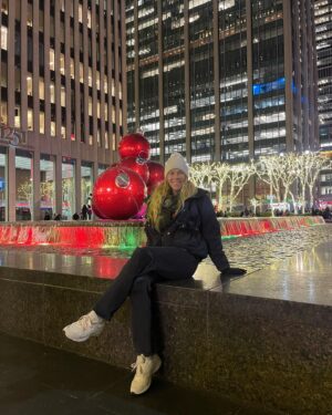 Katlyn Chookagian Instagram - Big Christmas girl
