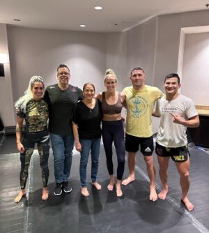 Katlyn Chookagian Instagram - fight week hotel work outs 

feeling strong af

🔥💪🏽🌴