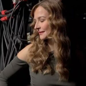 Katrin Bauerfeind Instagram - Sodele! Staffelfinale! Es war doch wieder ein wilder Ritt durchs Showbusiness, ne. Es ist jedes Mal eine Freude, ein Fest, eine Bereicherung und so ganz plump einfach schön! Selbst beim nochmal im TV schauen, wird‘s oft nicht langweiliger, sondern nochmal anders besser! Wie auch immer das möglich ist…
Danke an alle, die wieder mitgefiiiiebert haben. Die Reise ist hoffentlich noch lange nicht zu Ende.
——————
#wsmds @prosieben @jokoundklaas