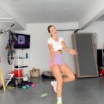 Katrina Bowden Instagram - Happy Fridaayyyyeeeee ayyeee!🤸🏼‍♀️