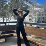 Katrina Bowden Instagram - Ski crew 2024 ⛷️👩‍❤️‍👨🐼🐕 @palisadestahoe