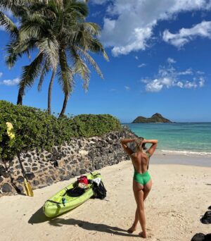 Katrina Bowden Instagram - Kayak surfing > regular surfing. Unpopular opinion? 😂