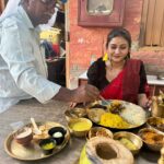 Kaushambi Chakraborty Instagram - Etodin onyoder sobar jonyo AIBUROBHAT plan korechhi, khaiyechhi..Arr aaj naki amar AIBUROBHAT dilo sobbai mile!!❤️ Eta shotti ekta onyorokom onubhuti😇 Thank you so muchhhhh my PHULKI team! Love you all😍❤️