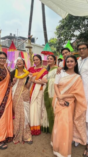Kaushambi Chakraborty Instagram - বসন্ত উৎসব ফুলকিতে ❤️❤️❤️❤️

#happyholi #inadvance #shootingday #shoot #goodmood #goodvibes #happytime