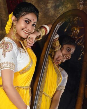 Kaushambi Chakraborty Instagram - Photographer - @suhasishpachal 

Designer- @mr.rahul62903 

Makeup- @beautismakeover